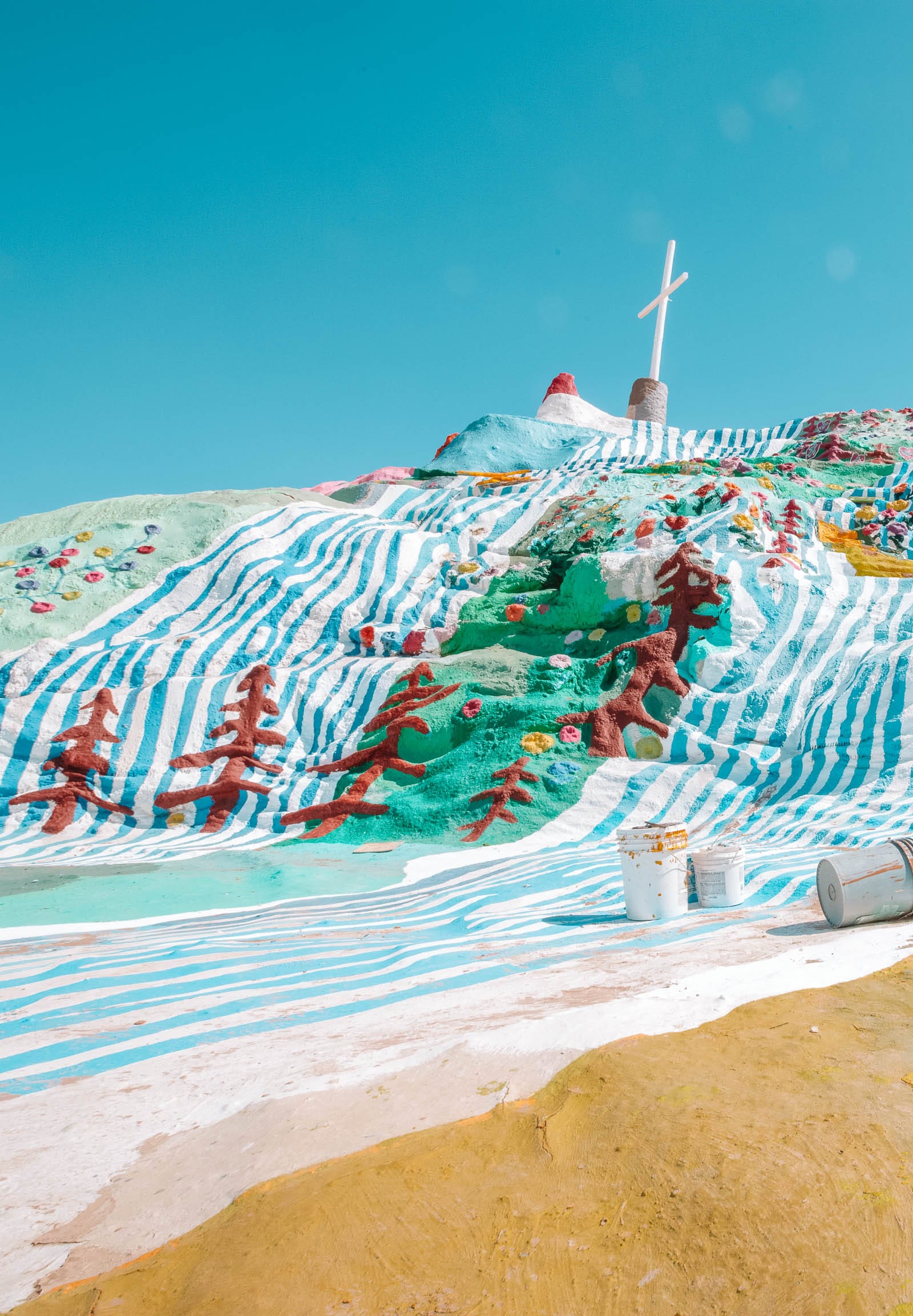 visit salvation mountain