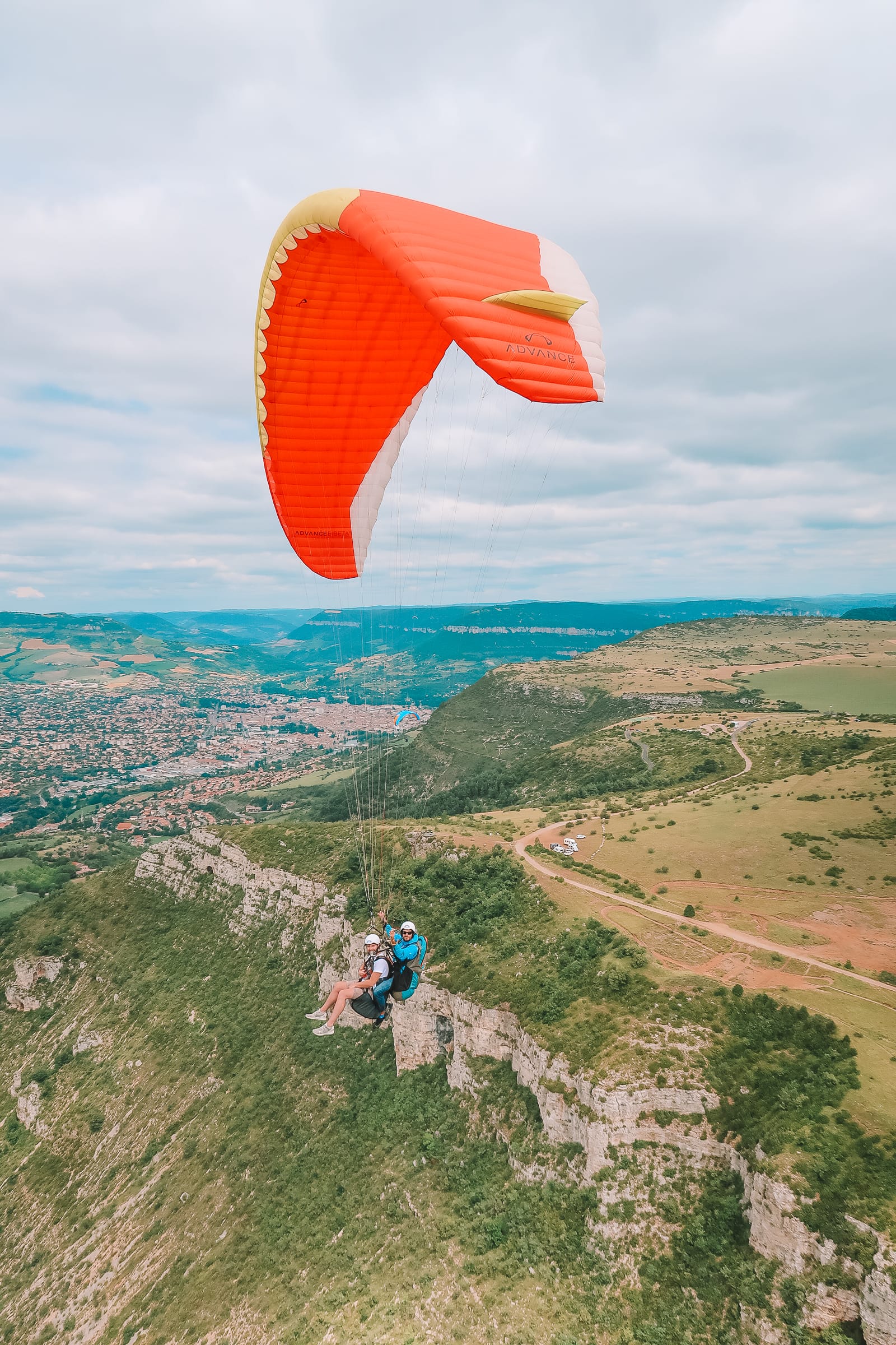 sailing paragliding milau