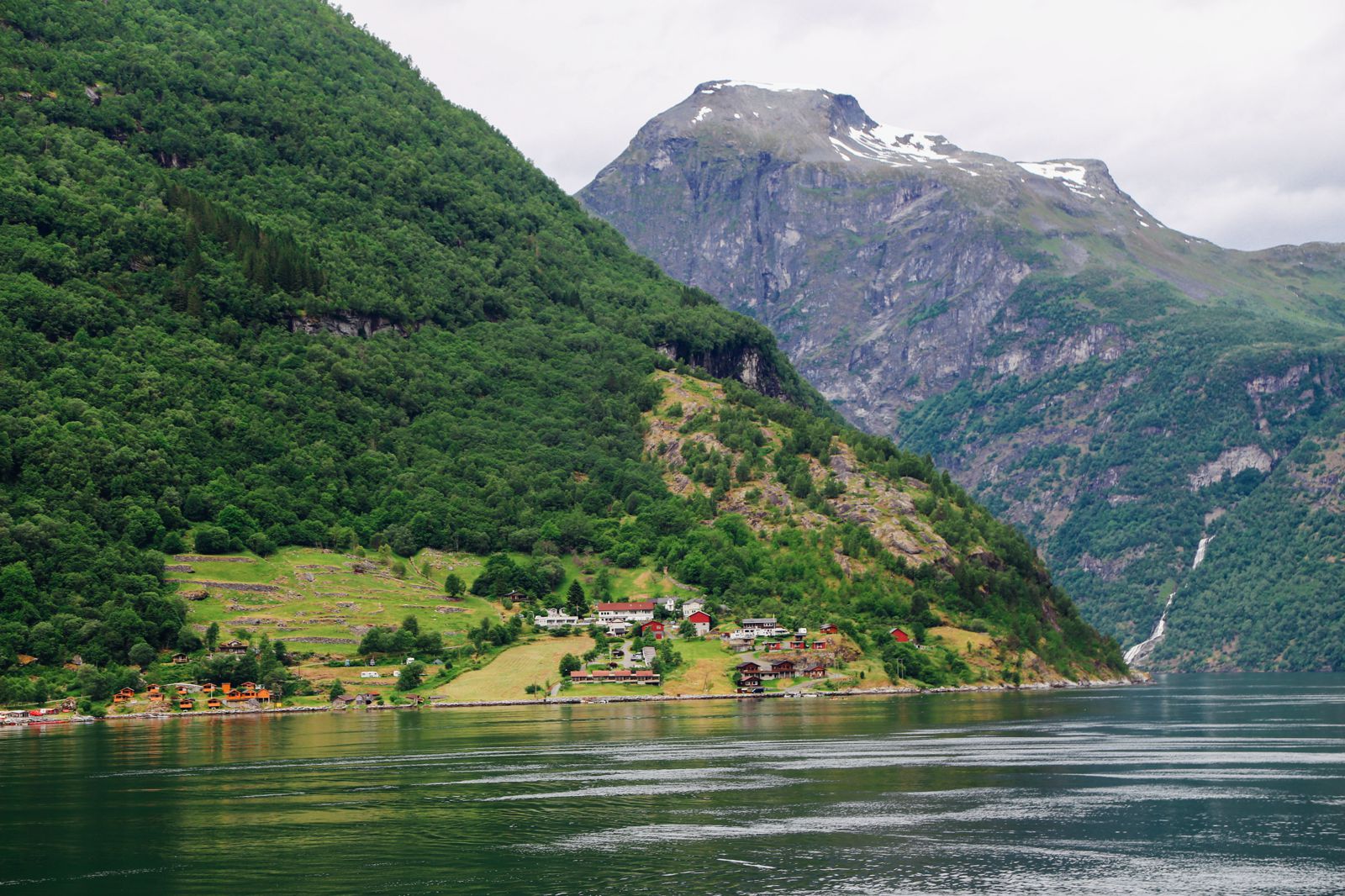 ferry hellesylt geiranger