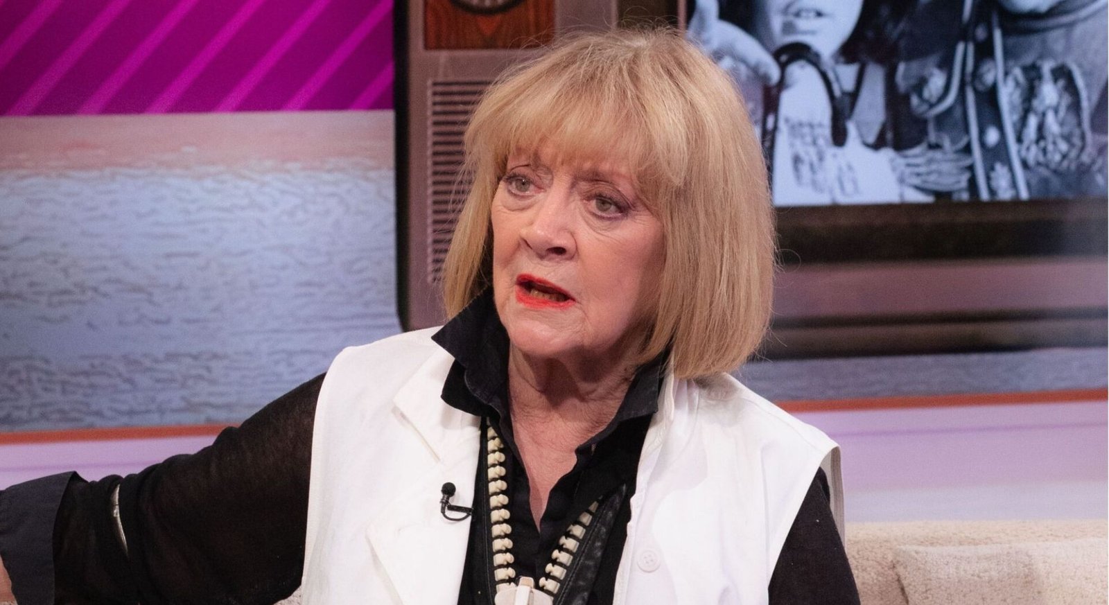 amanda barrie makes