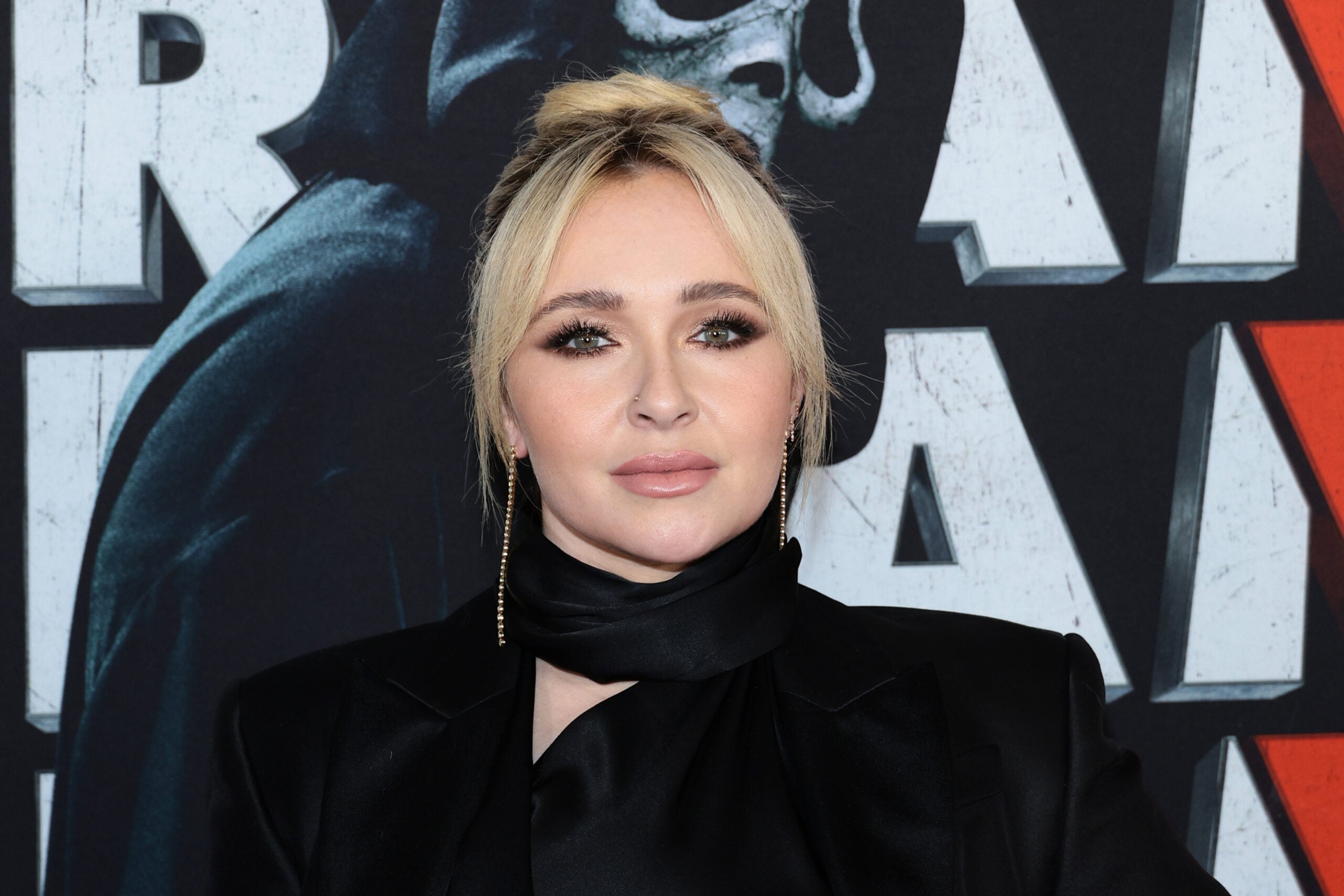 hayden panettiere checked