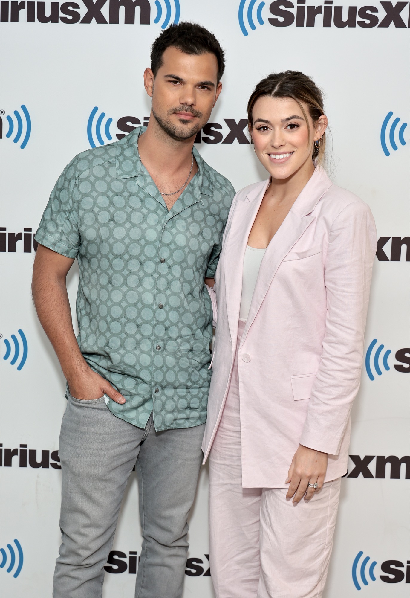 taylor lautner wife