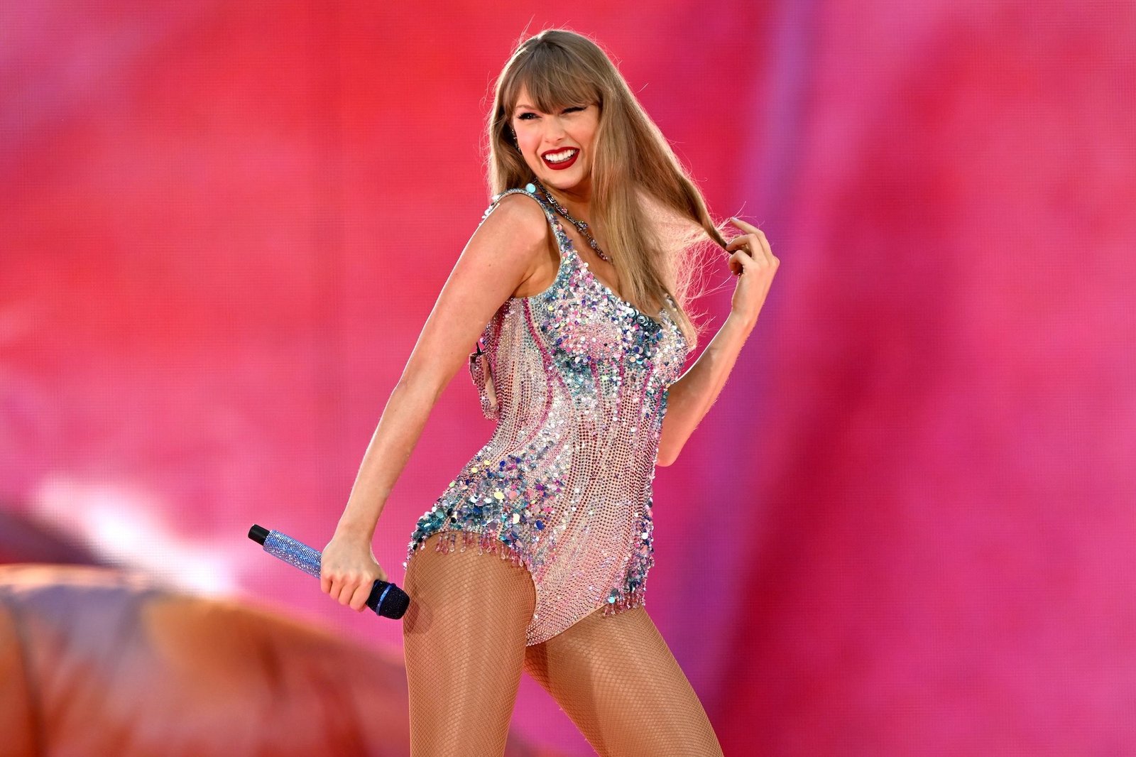 taylor swift unveils