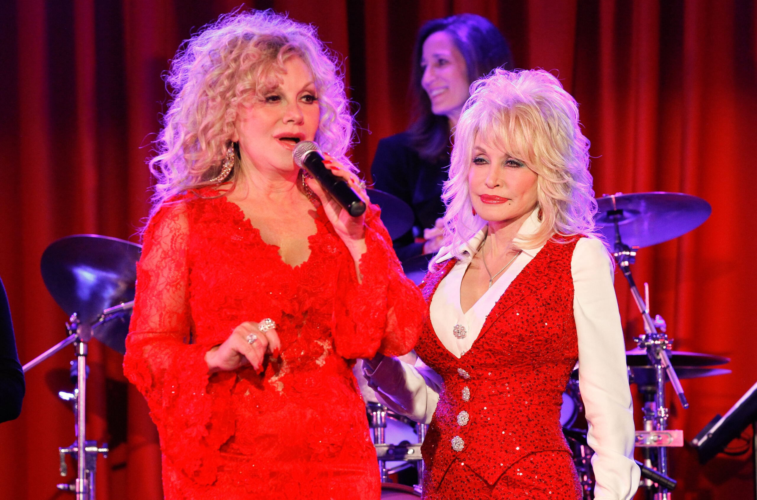dolly partons sister
