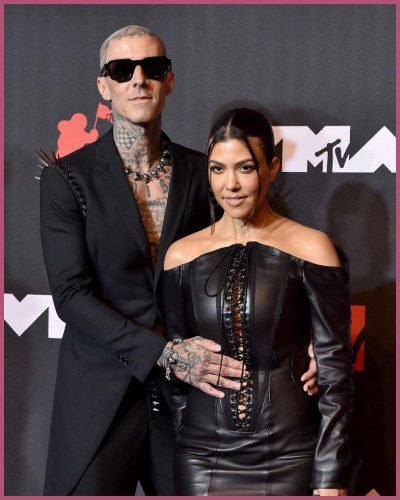 kourtney kardashian announces