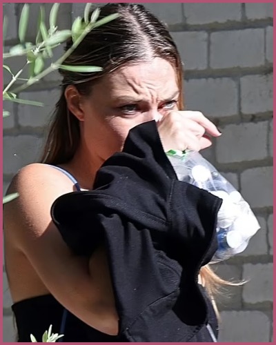 margot robbie looked