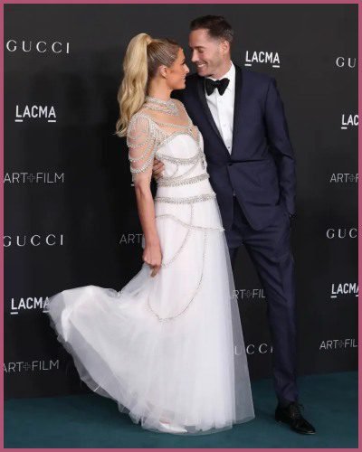 paris hilton gave