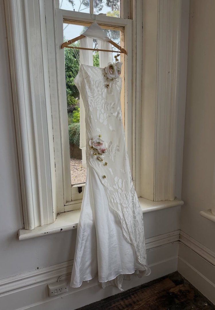 dresses jewellery heres