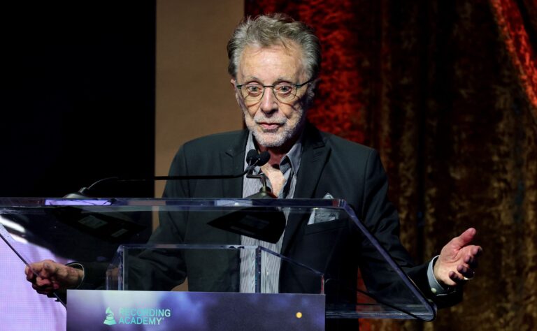 frankie valli denies