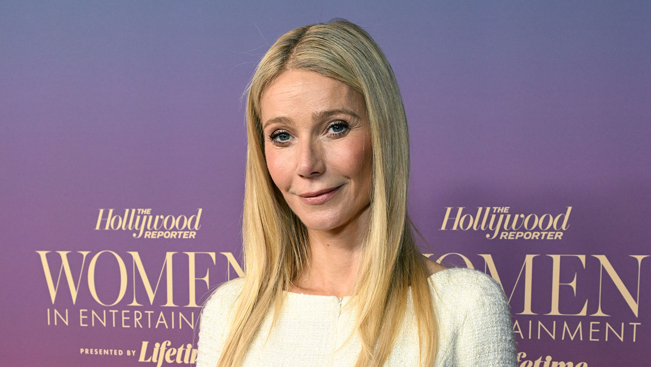 gwyneth paltrow pokes