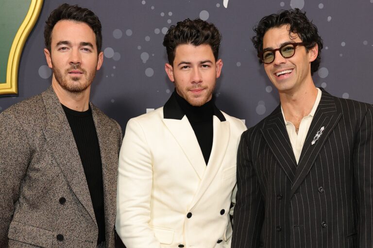 jonas brothers announce