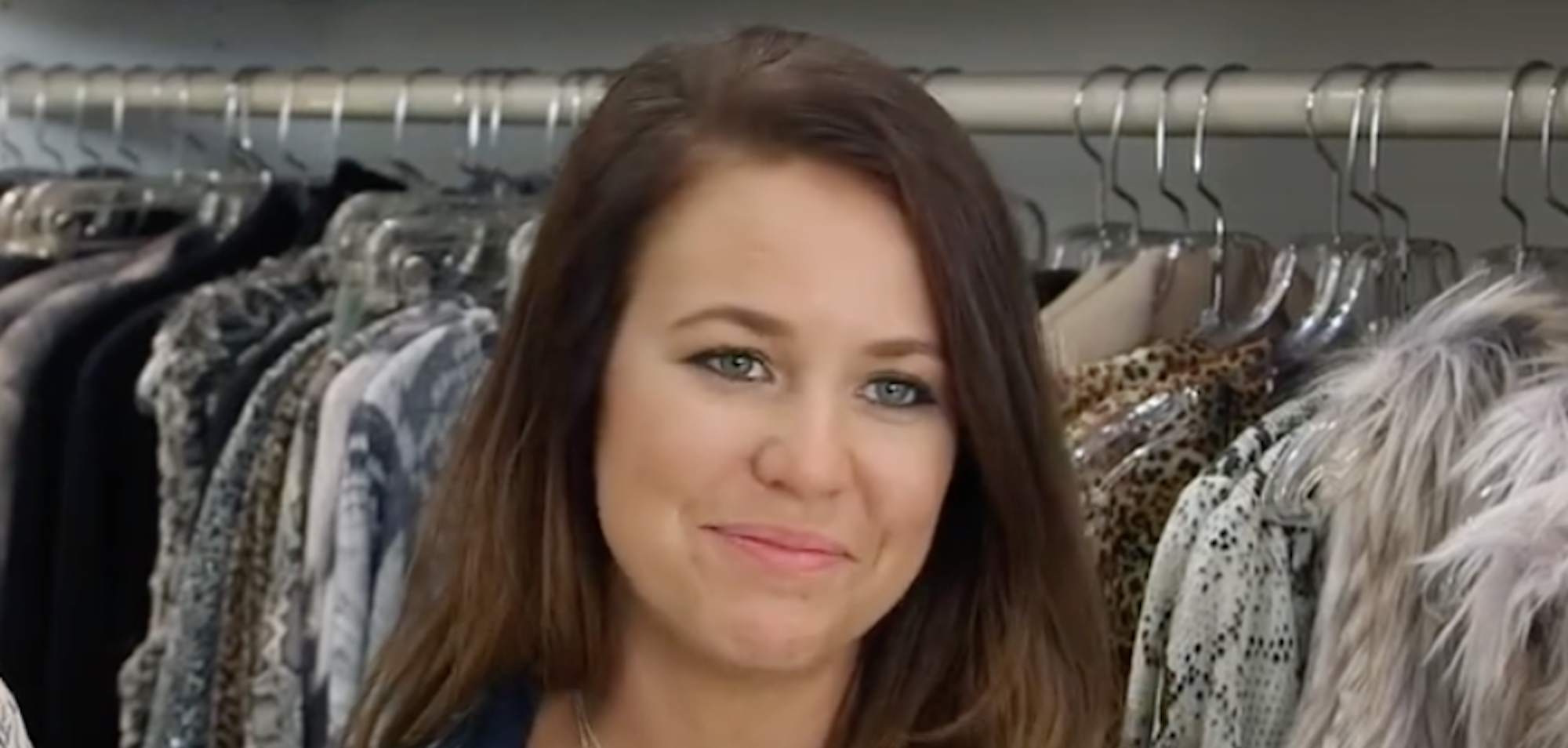 jana duggar gives