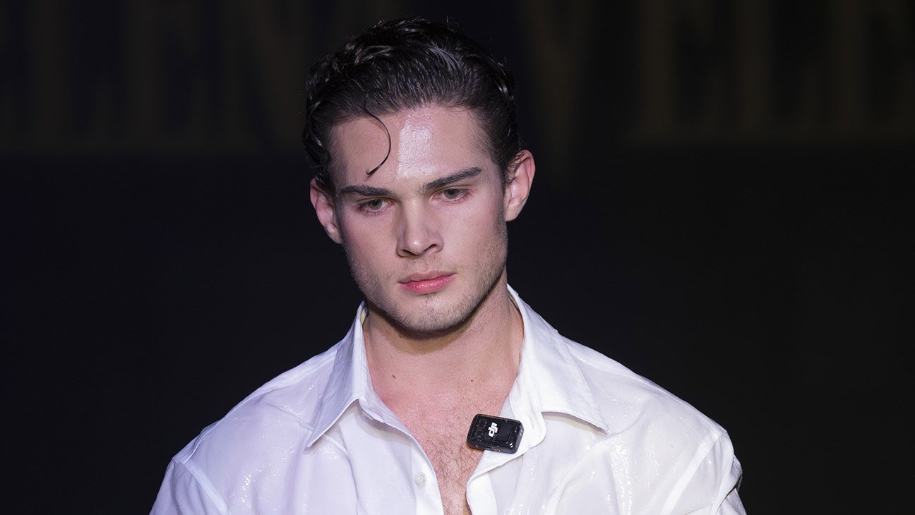 looksmaxxing influencer clavicular