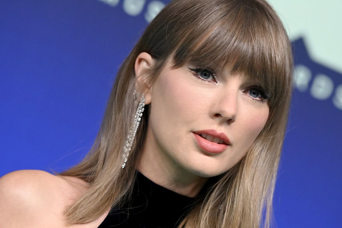 taylor swift crashes