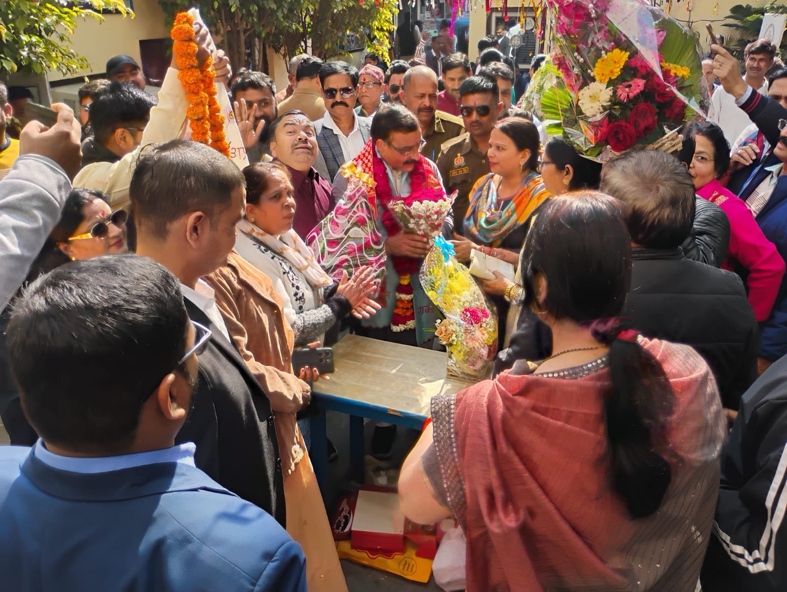नगर अध्यक्ष आनन्द द्विवेदी के जन्मदिन पर बधाइयों का लगा तांता