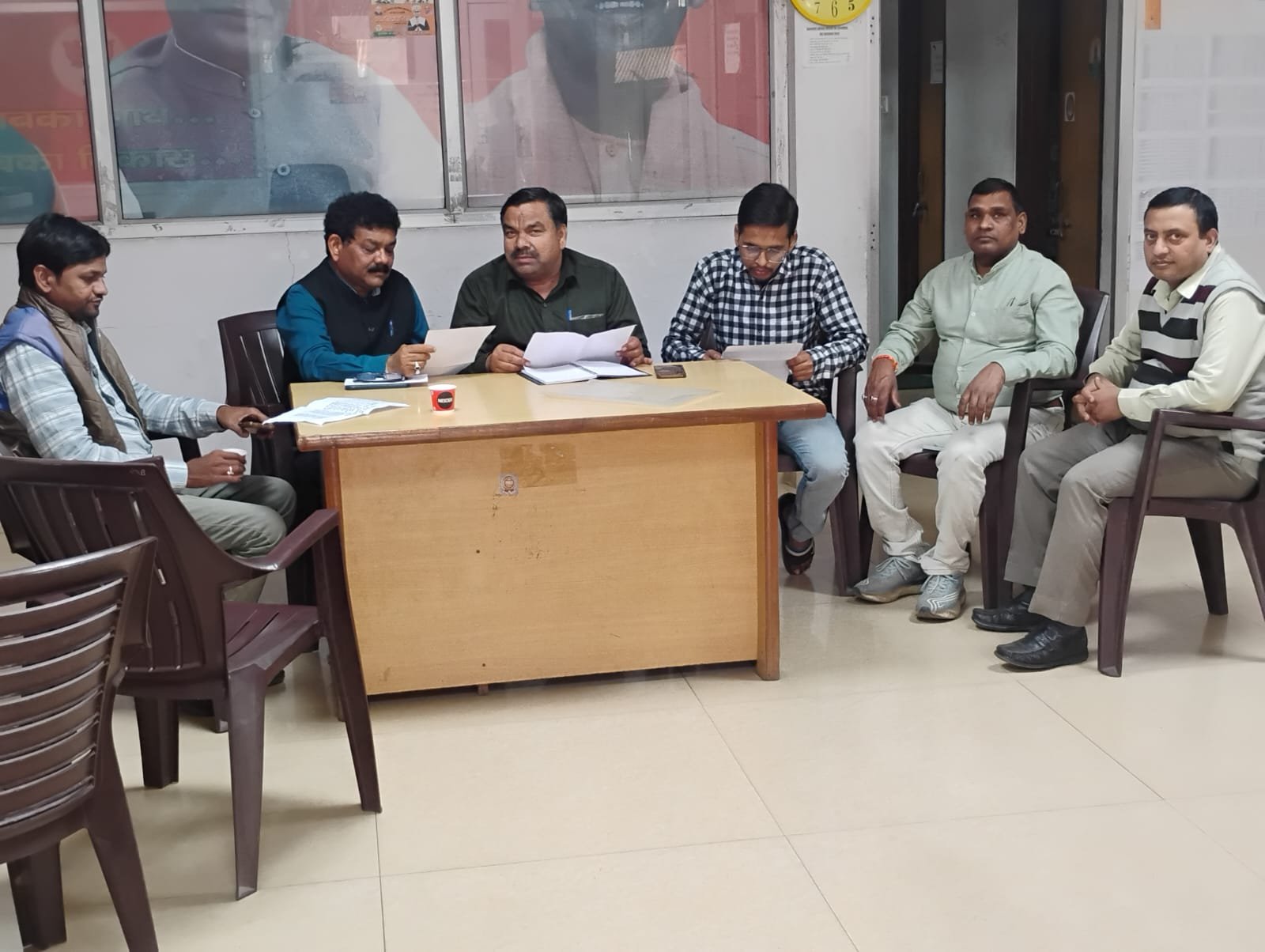 डॉ नीरज बोरा के कार्यालय में संगठनात्मक बैठक सम्पन्न