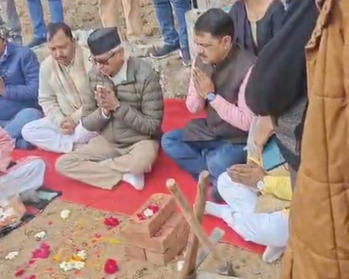 टेढ़ी पुलिया से गुडंबा थाना तक सर्विस लेन के चौड़ीकरण का शिलान्यास