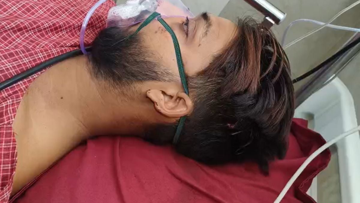 रेत का अवैध परिवहन का विरोध करने पर कंपनीकर्मी पर जानलेवा हमला: दोनों पैरों की हड्डियां टूटीं, मुख्य आरोपी गिरफ्तार