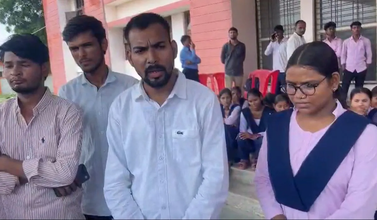 अजयगढ़ में प्राचार्य पर छात्राओं से अभद्रता का आरोप, कार्रवाई की मांग, आंदोलन की दी चेतावनी