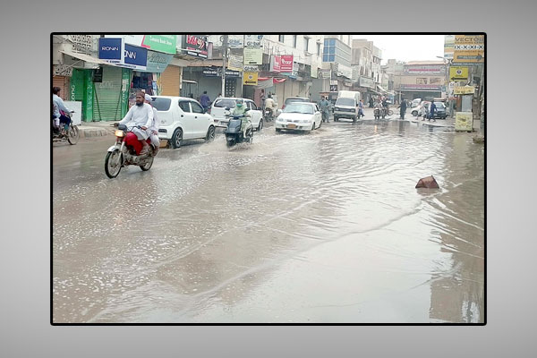 ملیر ماڈل کالونی میں سیوریج کی وجہ سے مکینوں اور مسافروں کو شدید مشکلات کا سامنا ہے