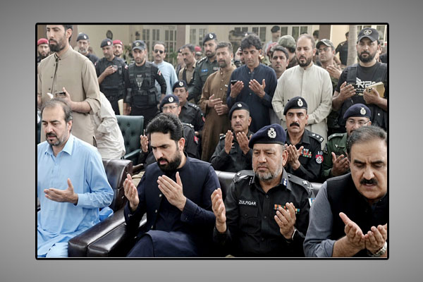 ہنگو: وزیراعلیٰ خیبر پختونخو اسہیل آفریدی پولیس شہدا کے درجات کی بلندی کے لیے دعا کر رہے ہیں