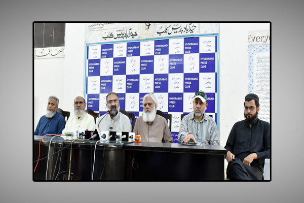 جماعت اسلامی ضلع حیدرآباد کے امیر حافظ طاہر مجید پریس کلب میں پریس کانفرنس سے خطاب کررہے ہیں