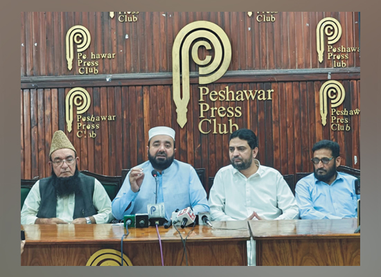 پشاور: امیر جماعت اسلامی خیبر پختونخو اوسطی عبدالواسع پشاور پریس کلب میں 7 اگست کے ملک گیر احتجاج کے حوالے سے تفصیلات سے آگاہ کر رہے ہیں