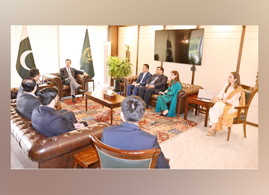 اسلام آباد: چیئرمین سینیٹ یوسف رضا گیلانی سے مختلف کمپنیوں پر مشتمل نمائندہ وفد ملاقات کررہا ہے
