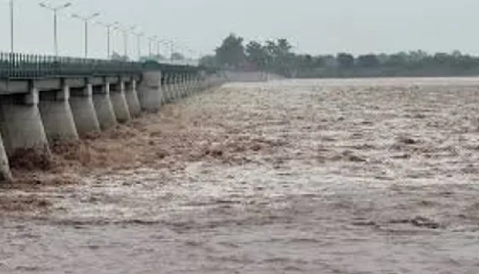 دریائے چناب میں ہیڈ مرالہ اور خانکی کے بعد ہیڈ قادرآباد پر بھی اونچے درجے کا سیلا ب آ گیا