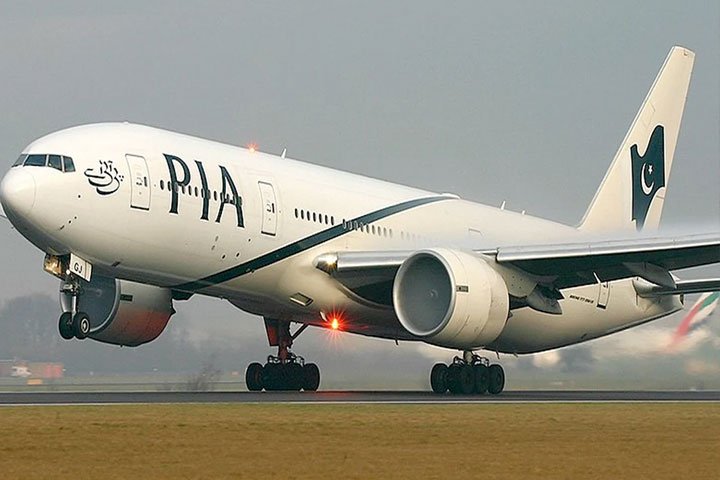 دبئی سے اسلام آباد آنے والی پی آئی اے پرواز میں ہنگامہ آرائی،7 افراد گرفتار