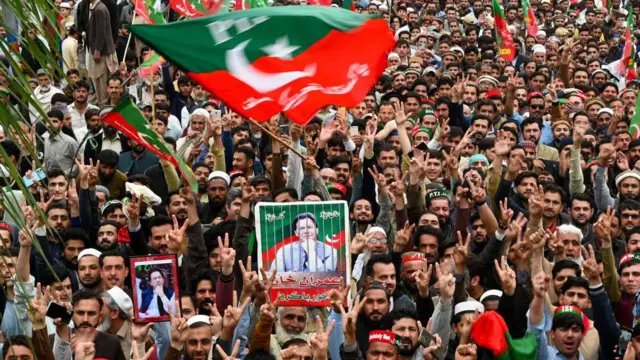پی ٹی آئی کی مینار پاکستان پر جلسے کی درخواست مسترد، متبادل جگہ سے متعلق جواب طلب