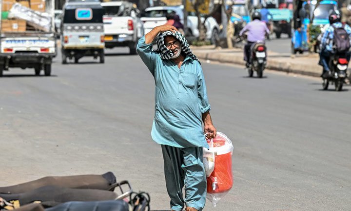 کراچی میں حبس اور گرمی کی شدت میں اضافہ، پارہ 41 ڈگری سے تجاوز ہونے کا امکان