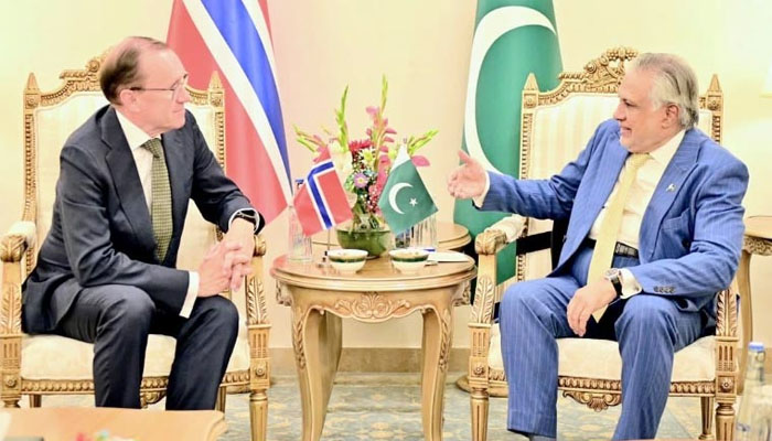 اسحاق ڈار سے