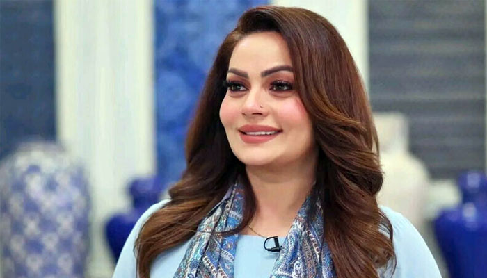 سعدیہ امام کا