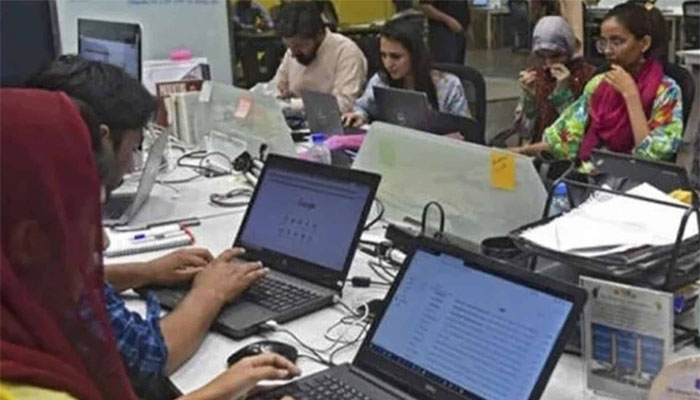 11 ماہ میں