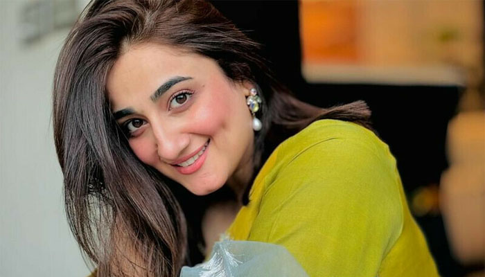 نمرہ مہرہ اپنے