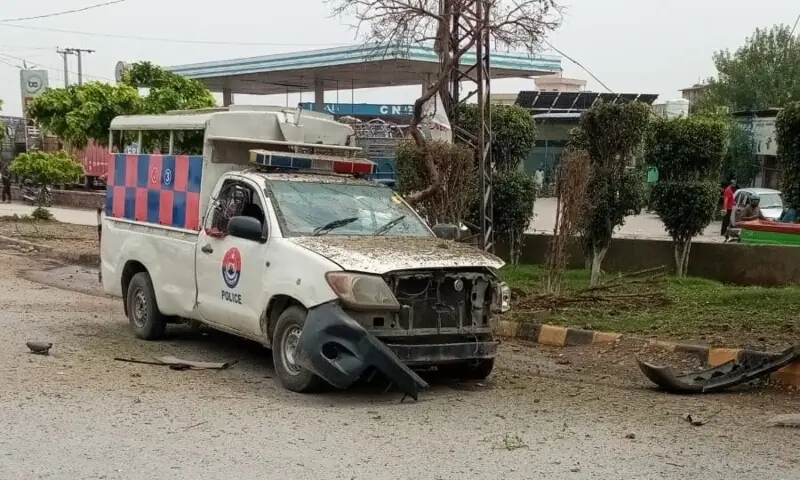 two policemen injured