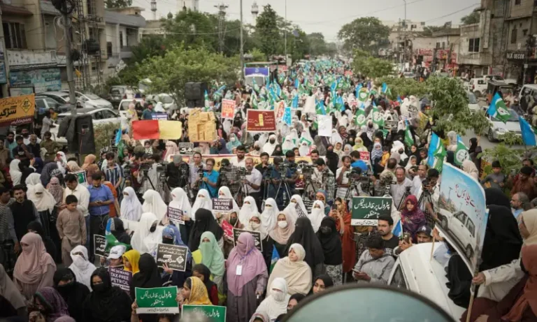 karachi roads blocked