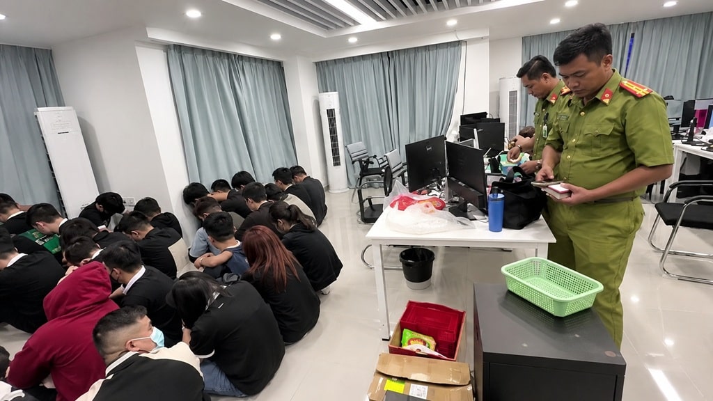 police laos bust