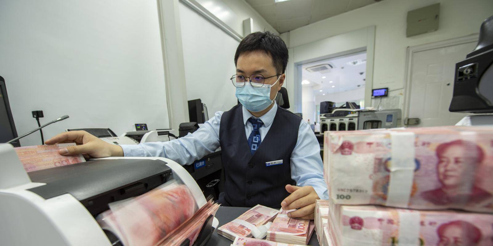 chinas economy fracturing