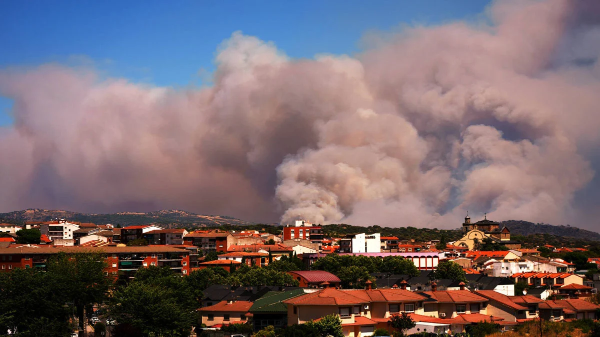 wildfires spread towards