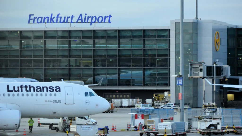 frankfurt airport worker