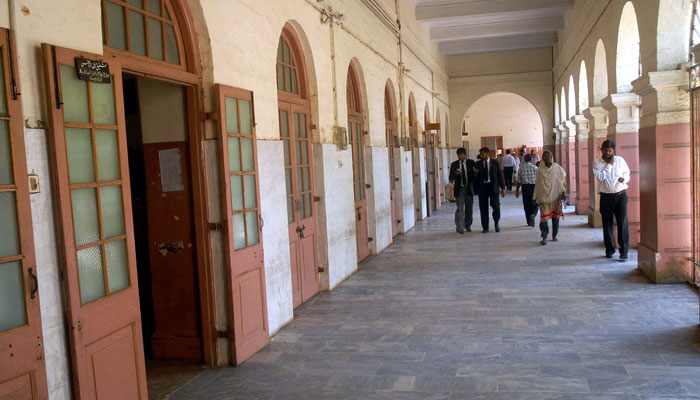 karachi lawyers halt
