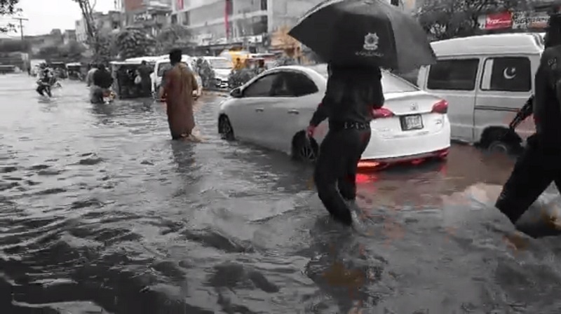 lahore sinks whenever