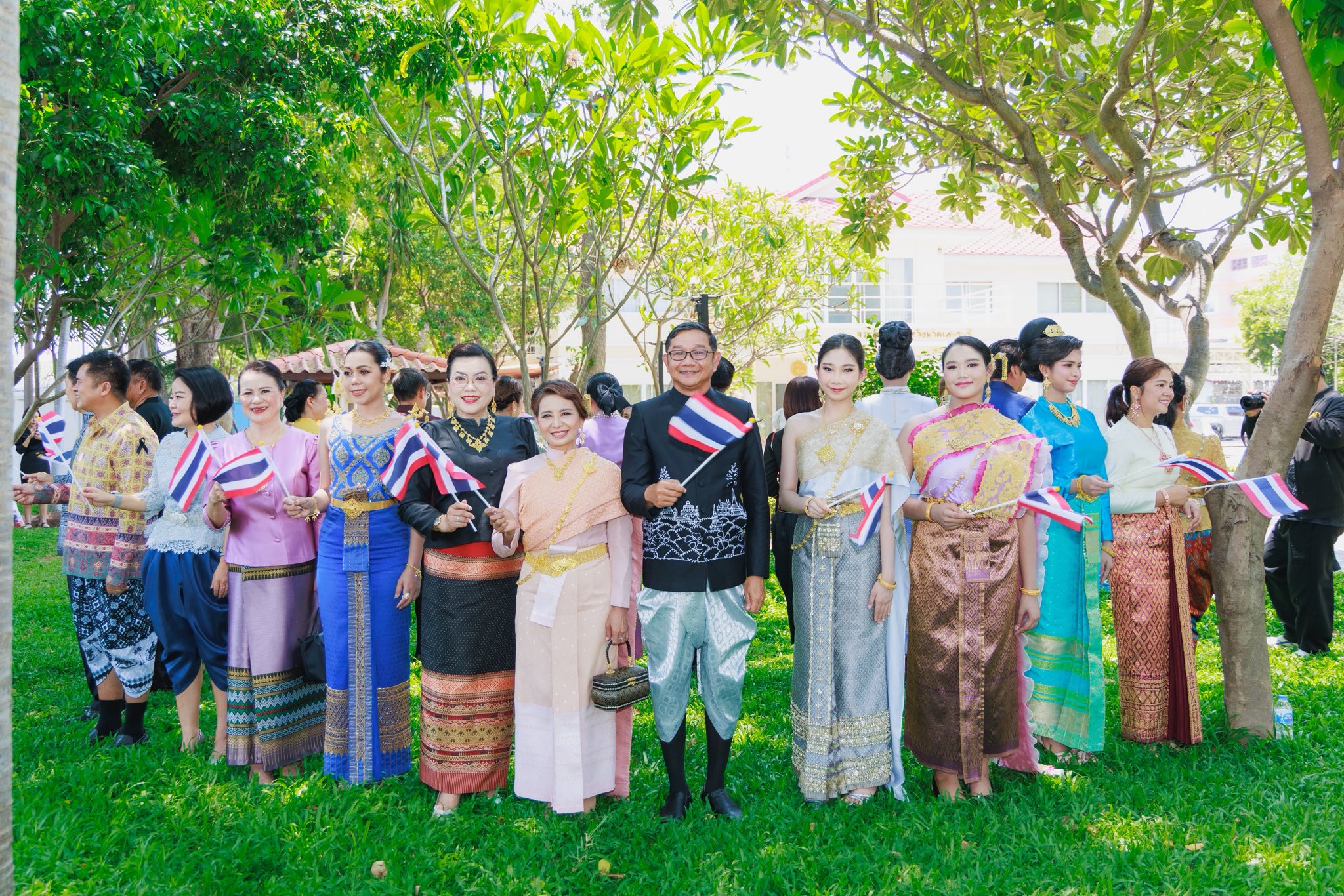phetchaburi encourages locals