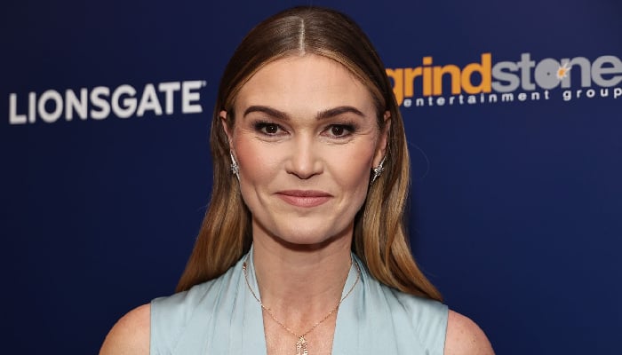 julia stiles joins