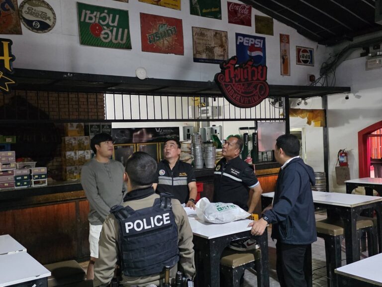 officials inspect hua