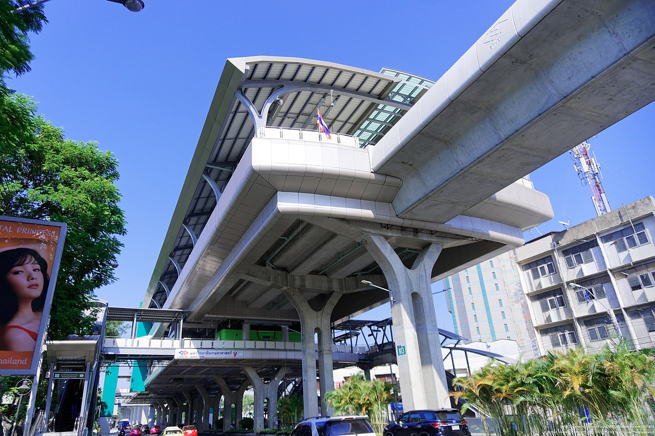 bangkok police hunt