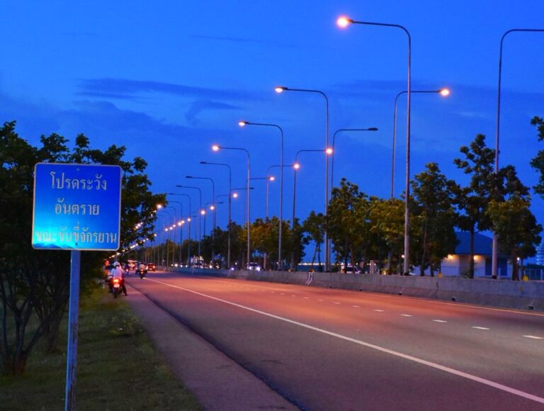 immigration officer stabbed