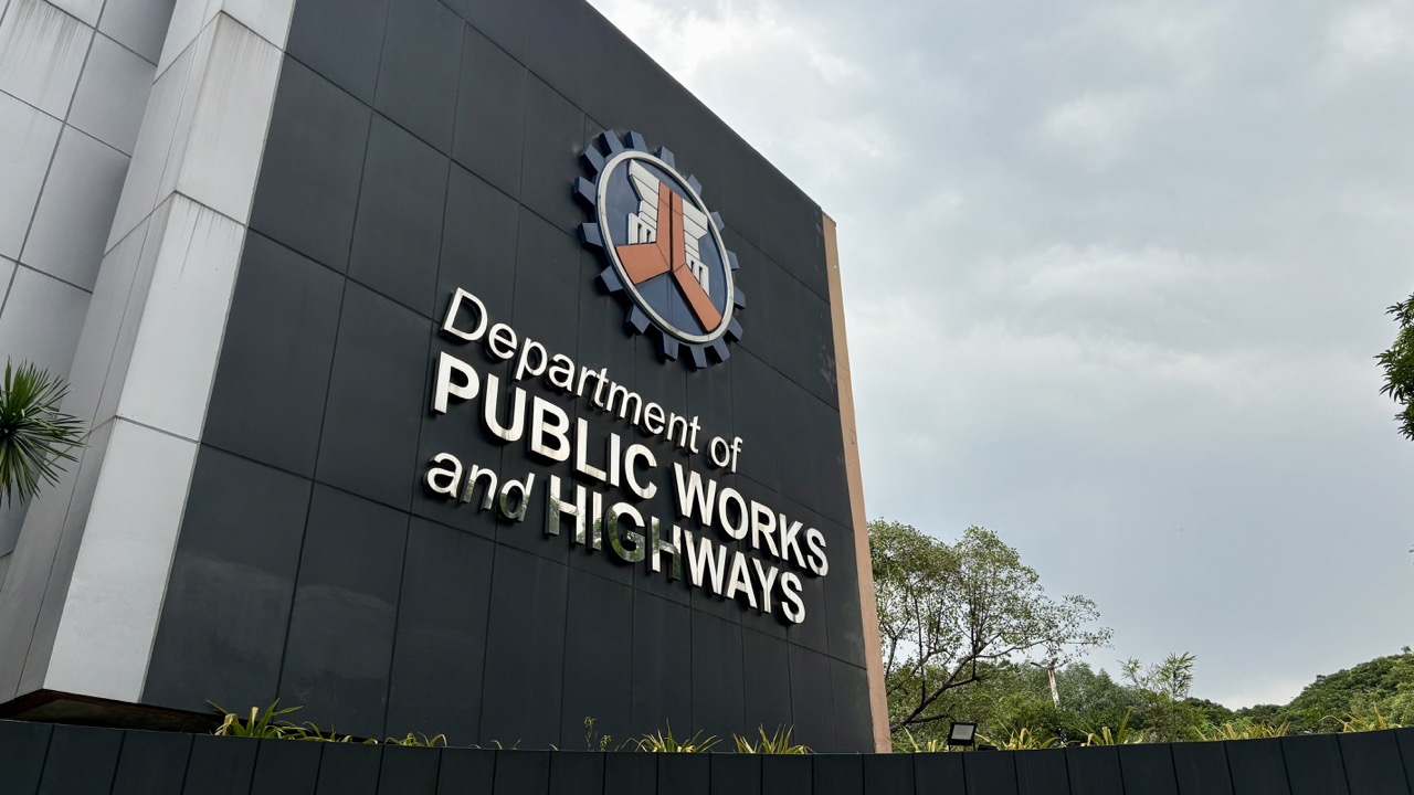 dpwh seeks p1074
